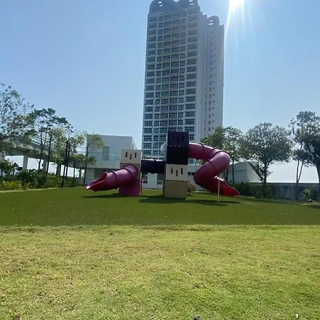 Invincible Seaview Vacation Condo 3R3B 8Pax Bayan Lepas Exterior photo