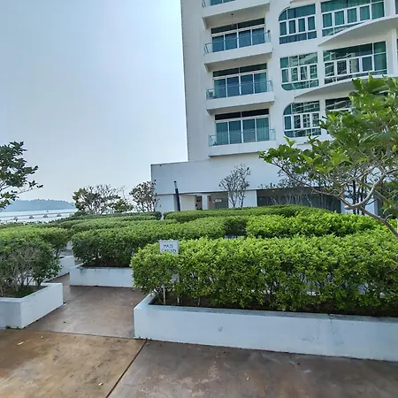 Invincible Seaview Vacation Condo 3R3B 8Pax Bayan Lepas Exterior photo