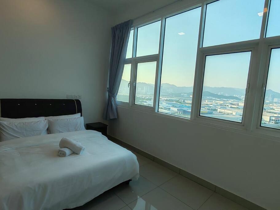 Invincible Seaview Vacation 3r3b 8pax Apartment *
