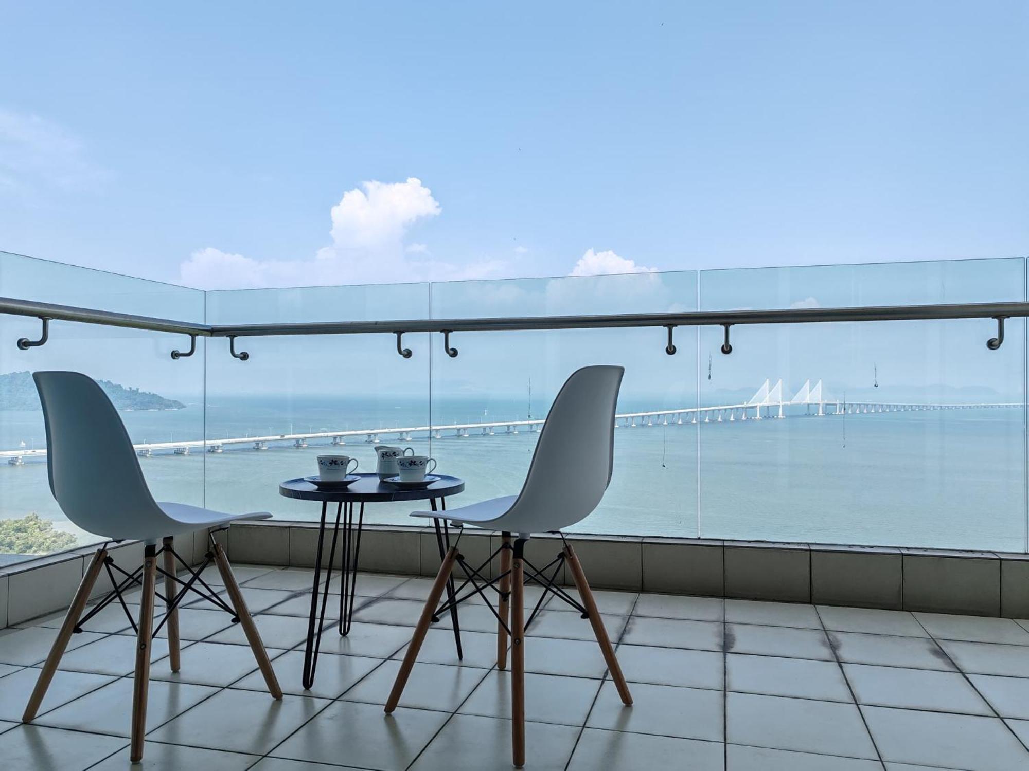Invincible Seaview Vacation 3r3b 8pax Apartment