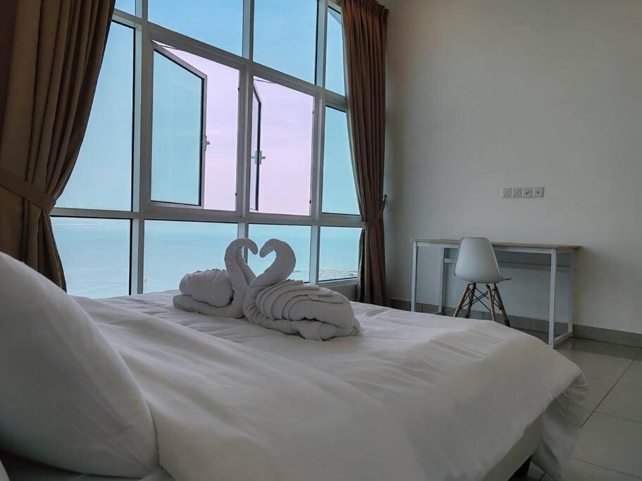Invincible Seaview Vacation 3r3b 8pax Apartment Bayan Lepas