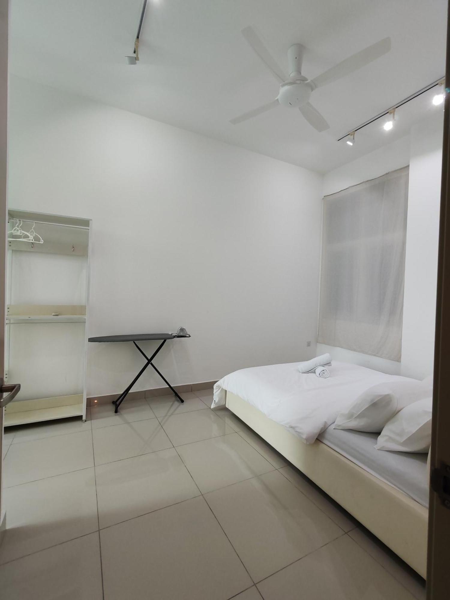 Invincible Seaview Vacation 3r3b 8pax Apartment Bayan Lepas