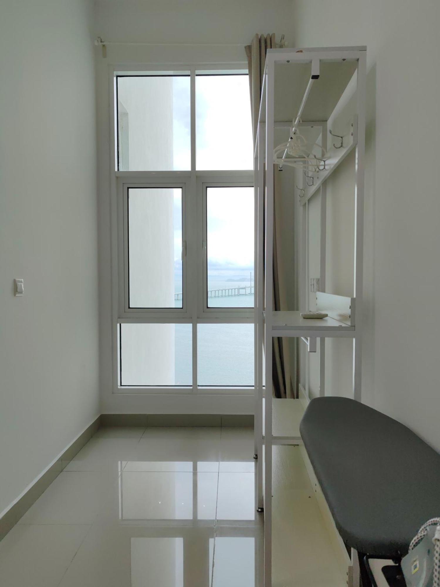 Invincible Seaview Vacation 3r3b 8pax Bayan Lepas