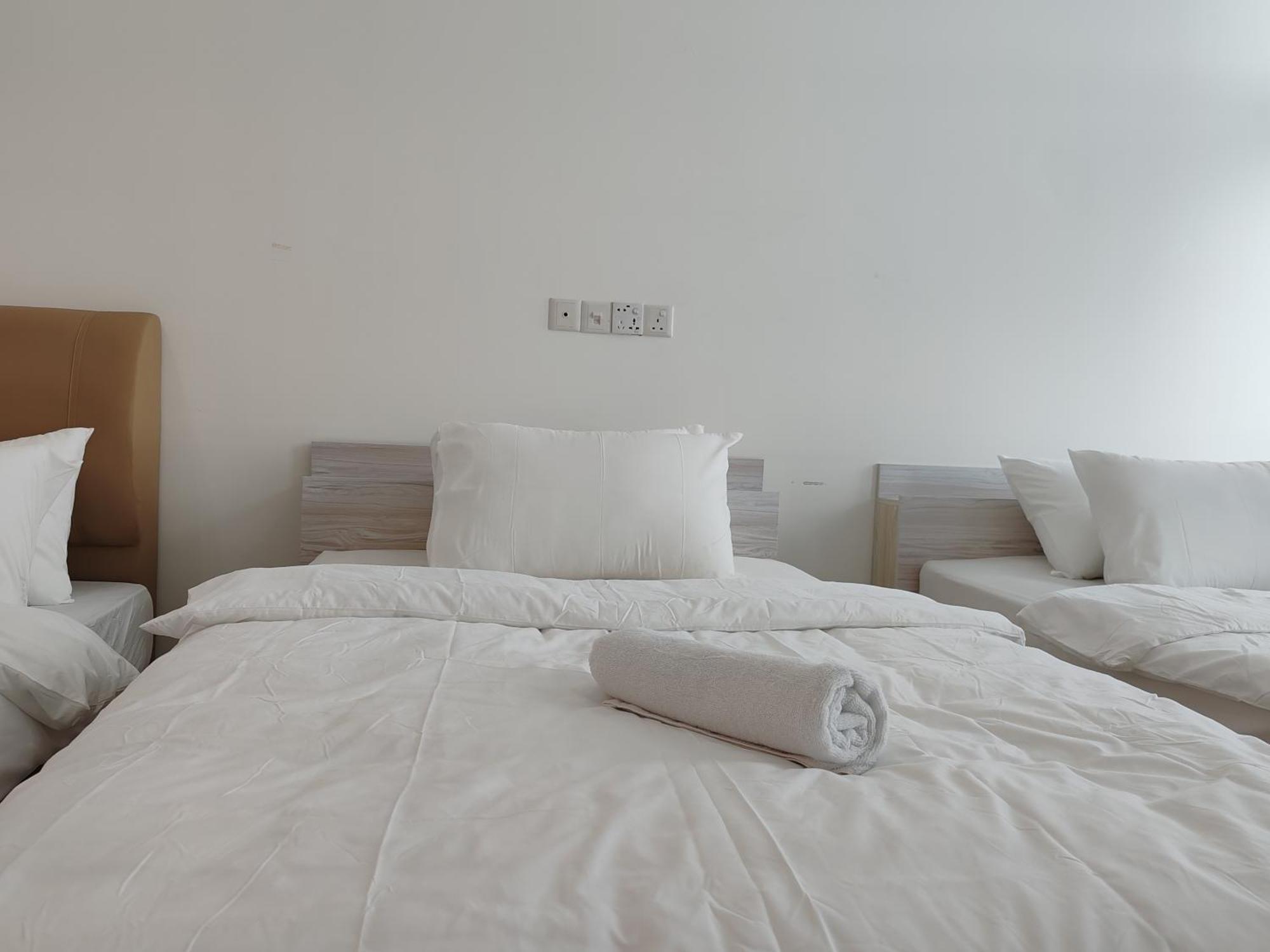 Invincible Seaview Vacation 3r3b 8pax * Bayan Lepas