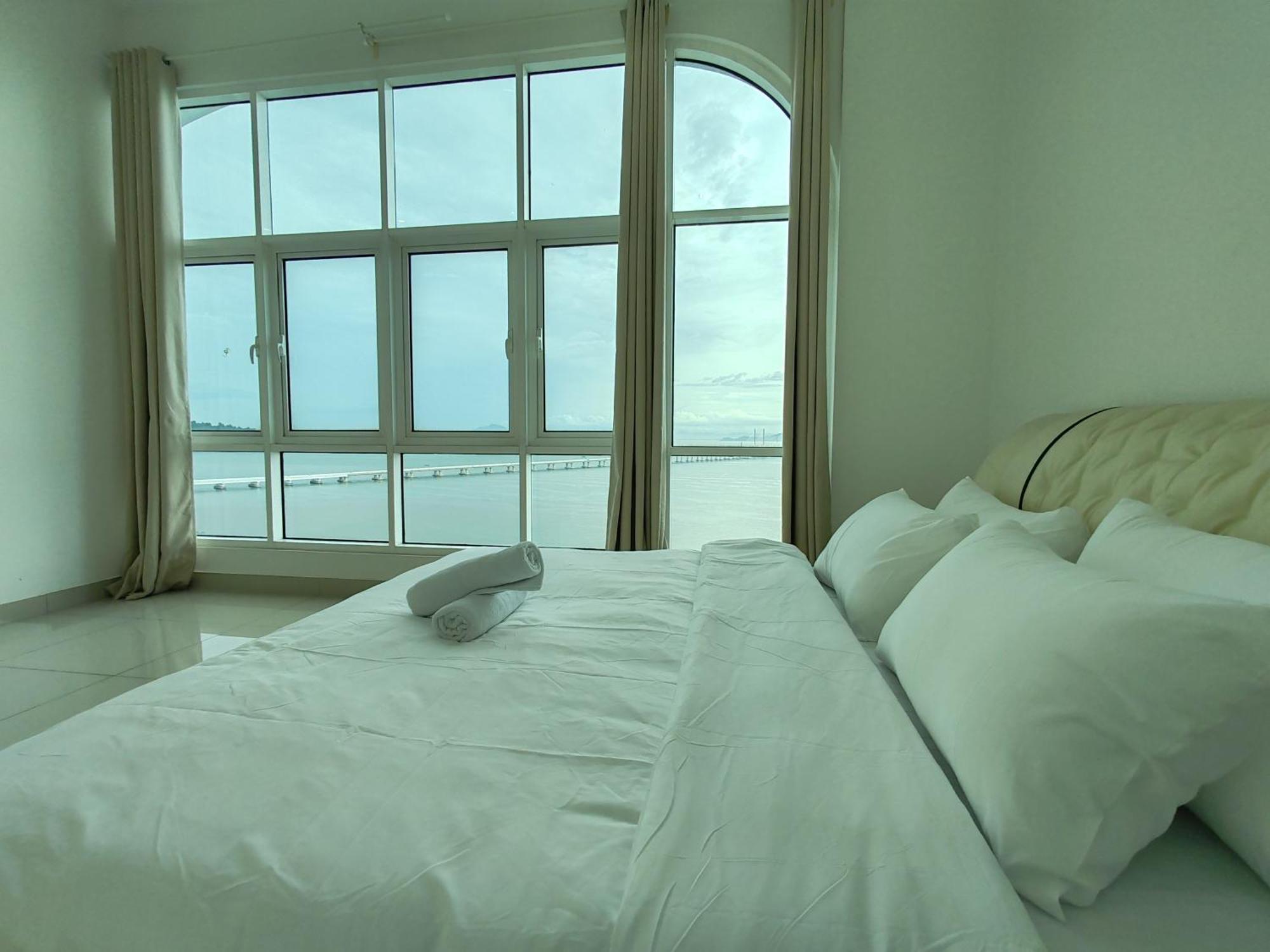 Invincible Seaview Vacation 3r3b 8pax * Bayan Lepas
