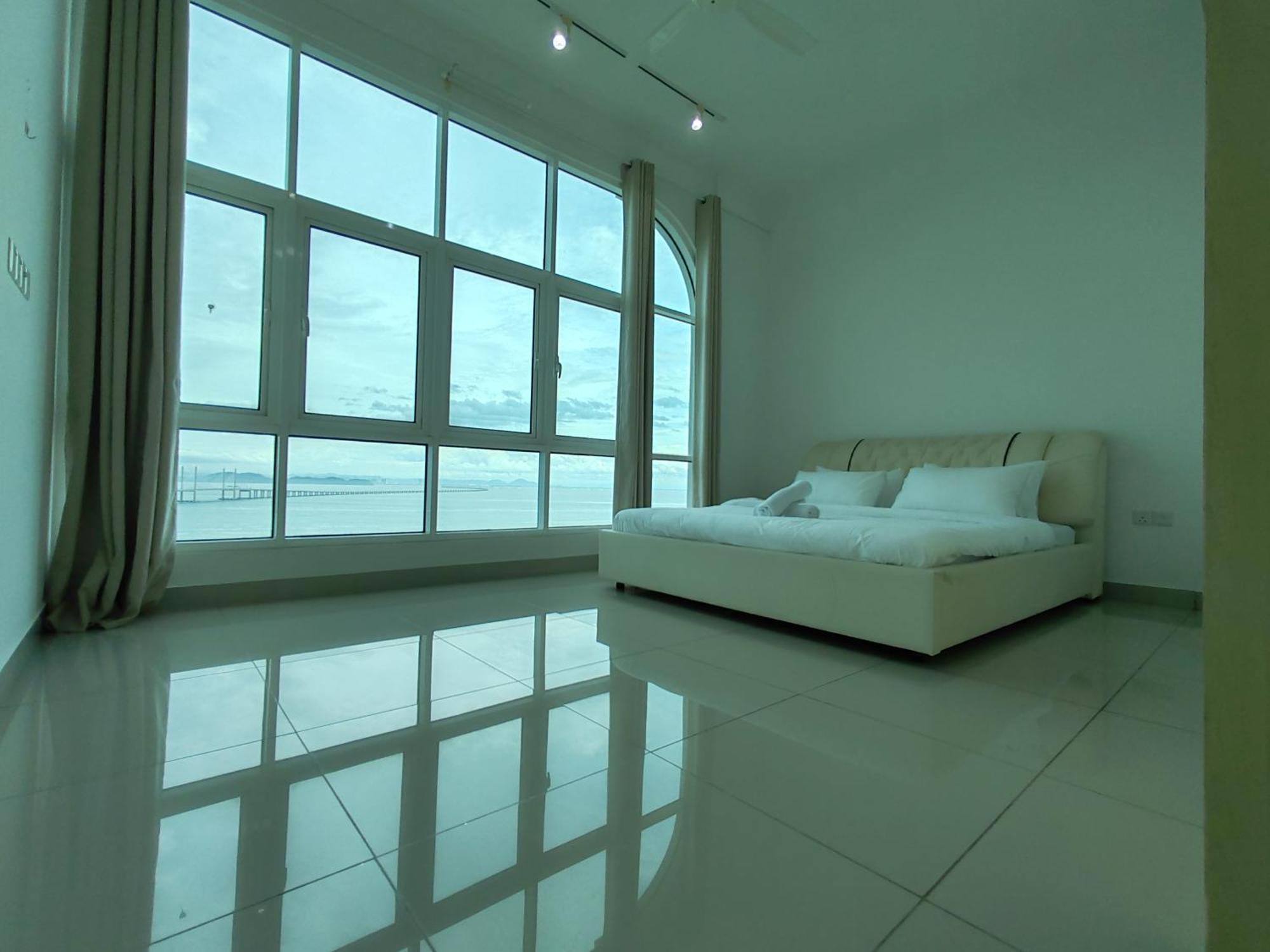Invincible Seaview Vacation 3r3b 8pax Apartment