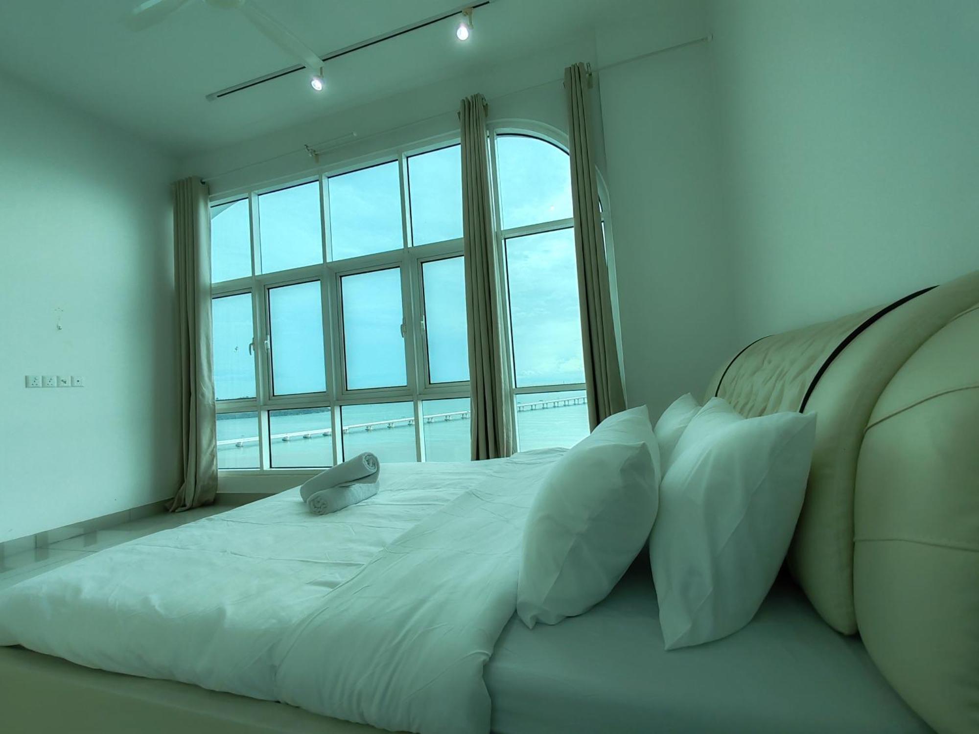 Apartment Invincible Seaview Vacation 3r3b 8pax Bayan Lepas