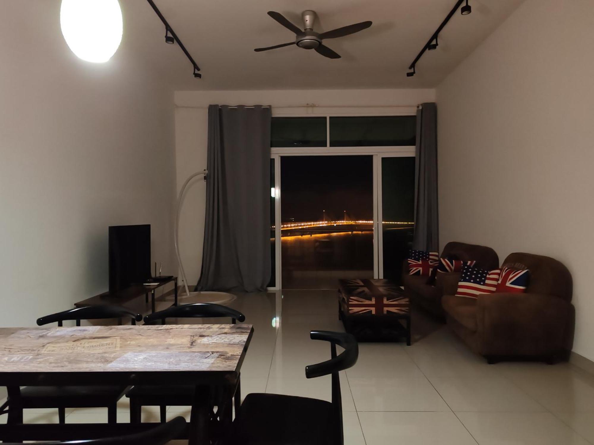 Invincible Seaview Vacation 3r3b 8pax Apartment